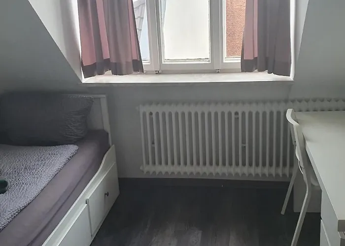 Berkut Hostel *