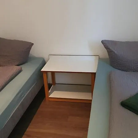 Berkut Hostel *
