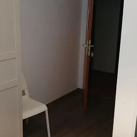 Berkut Hostel *