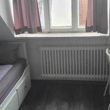 Berkut Hostel *